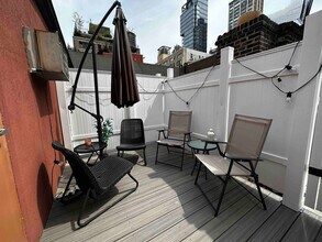 324 E 75th St in New York, NY - Building Photo - Building Photo