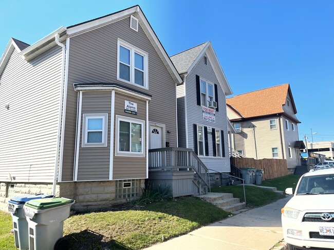 Maxwell House in Milwaukee, WI - Building Photo - Building Photo