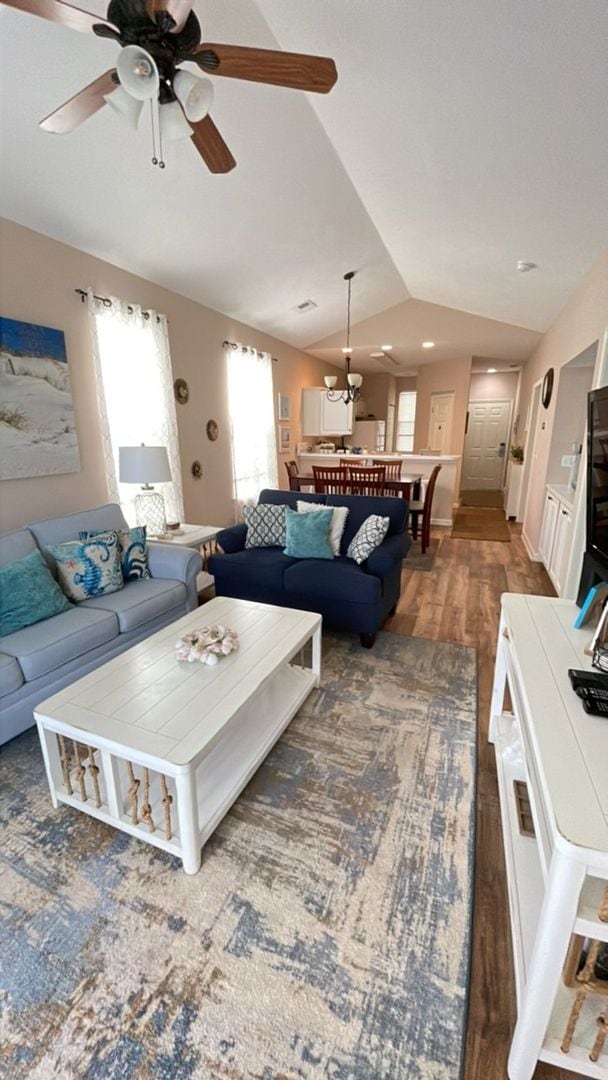 property at 636 River Oaks Dr