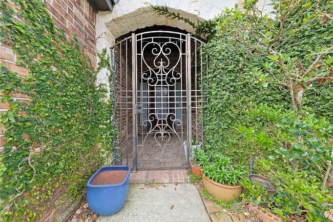 63 N Crescendo Path Pl