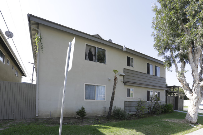 1045 Valencia St in Costa Mesa, CA - Foto de edificio - Building Photo