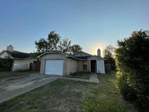 11610 Roandale Dr in Houston, TX - Building Photo - Building Photo