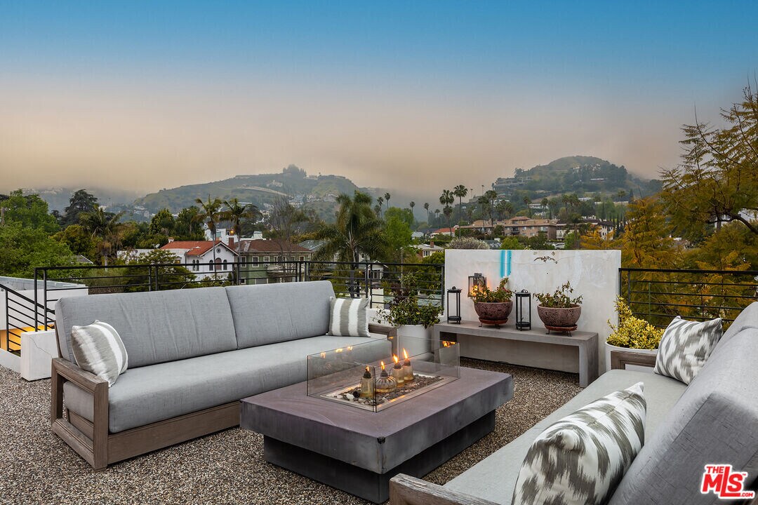 1540 N Curson Ave in Los Angeles, CA - Building Photo