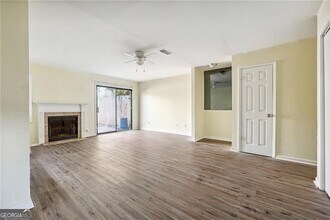 2391 Cove Rd in Lithonia, GA - Foto de edificio - Building Photo