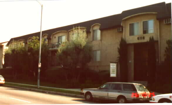 6114 Whitsett Ave in North Hollywood, CA - Building Photo - Building Photo