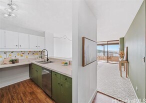 1717 Mott Smith Dr in Honolulu, HI - Building Photo