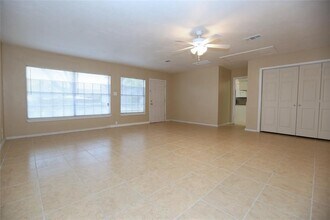 903 Mabry St in Baytown, TX - Building Photo - Building Photo