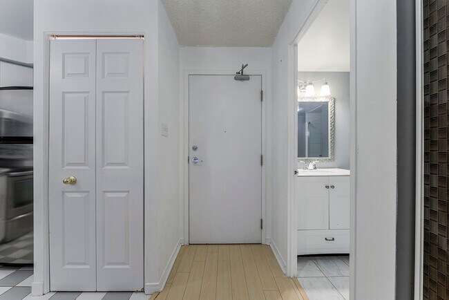 801-801 King St W in Toronto, ON - Building Photo - Building Photo