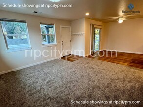11831 SE Gladstone St in Portland, OR - Building Photo - Building Photo