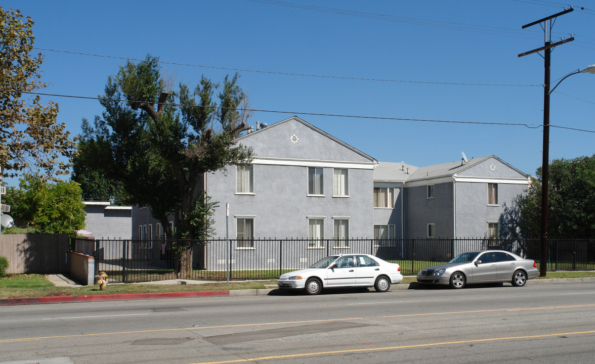 12547 Burbank Blvd in Valley Village, CA - Building Photo