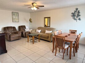 920 SW 11th Ave in Hallandale Beach, FL - Building Photo