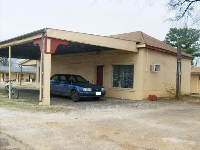 1102 W 16th in Mount Pleasant, TX - Building Photo