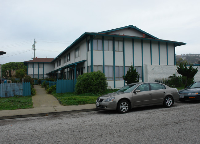 109 Monterey Rd in Pacifica, CA - Building Photo - Building Photo