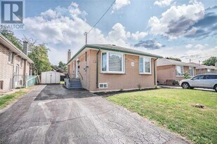 14 Milford Haven Dr in Toronto, ON - Building Photo