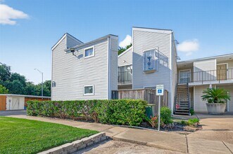 9809 Richmond Ave. in Houston, TX - Building Photo - Building Photo