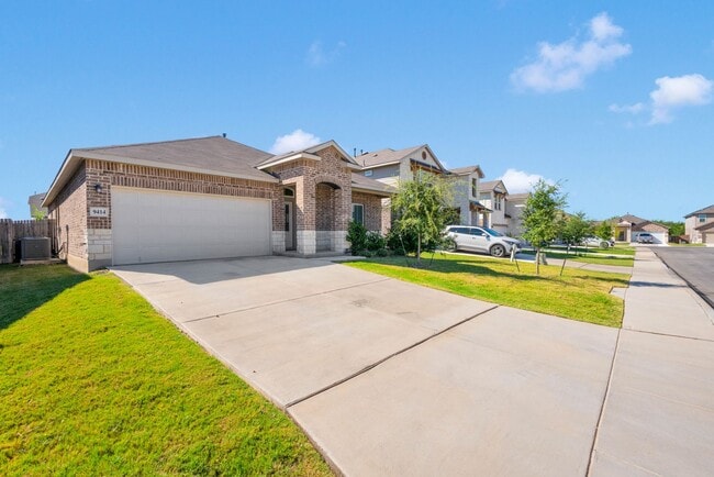 9414 Single Footing in San Antonio, TX - Building Photo - Building Photo