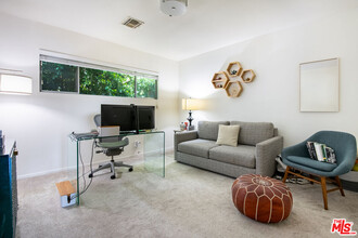 1233 Laurel Ave in West Hollywood, CA - Building Photo - Building Photo