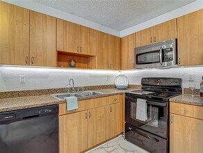 21032 Voyager Blvd in Land O Lakes, FL - Building Photo - Building Photo