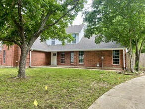 1433 Pickwick Ln in Denton, TX - Building Photo - Building Photo