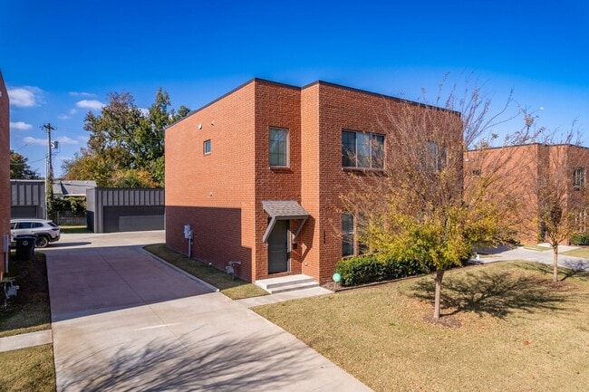 1240-1242 S Delaware Ave