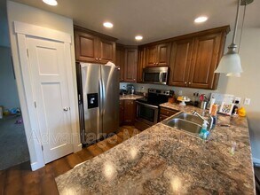 887 Independence Ave in Provo, UT - Foto de edificio - Building Photo