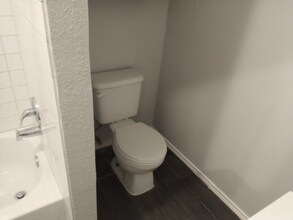 719 San Antonio St-Unit -10 in Pleasanton, TX - Building Photo - Building Photo