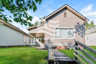 912 Watt St in Jeffersonville, IN - Building Photo