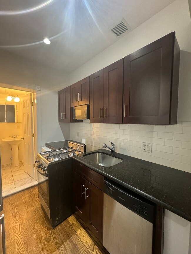 7 Bleecker St, Unit 2B