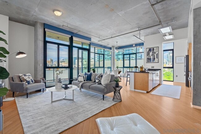 527 Tenth Ave in San Diego, CA - Building Photo - Building Photo
