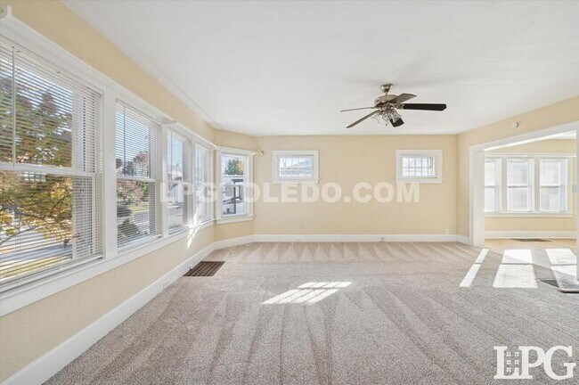 4017 Overland Pkwy in Toledo, OH - Building Photo - Building Photo