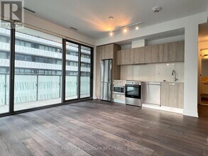 50A-550 Charles St E in Toronto, ON - Building Photo - Building Photo