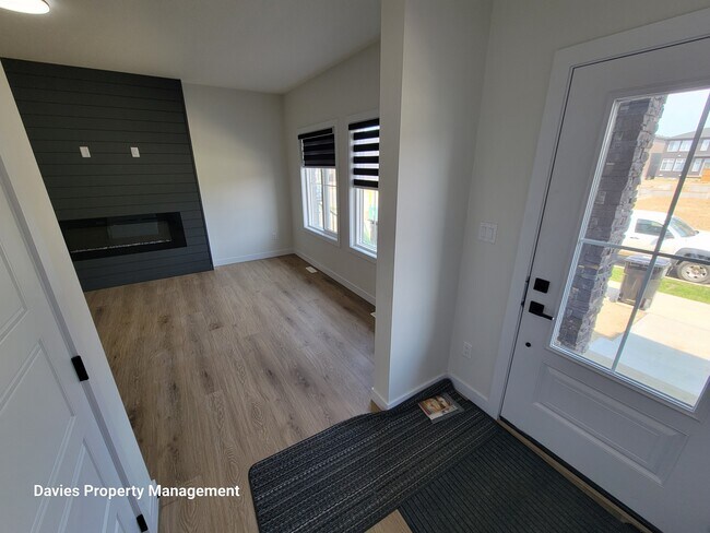 1534 Siskin Link NW in Edmonton, AB - Building Photo - Building Photo