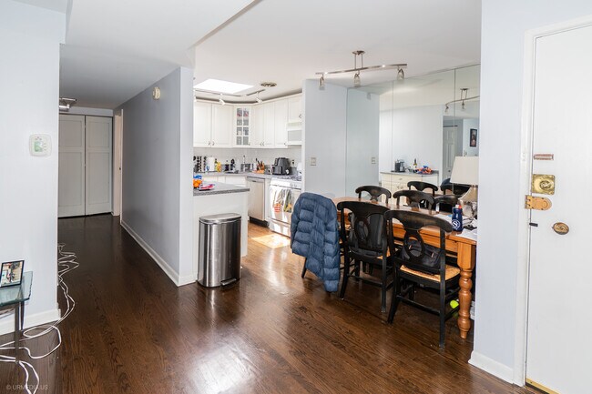 2201 N Cleveland Ave in Chicago, IL - Building Photo - Building Photo