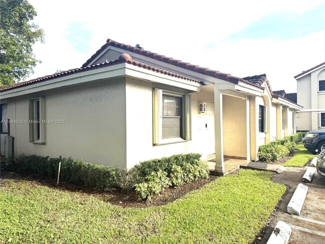 6018 NW 172nd Terrace in Hialeah, FL - Building Photo - Building Photo