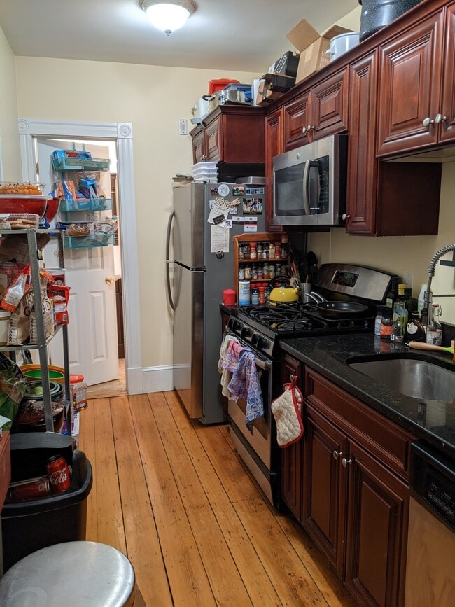 6 White Street Pl, Unit R in Cambridge, MA - Foto de edificio - Building Photo