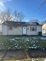 2103 Willowrow Ave NE in Canton, OH - Building Photo