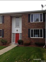 25332 Shiawassee Cir in Southfield, MI - Building Photo