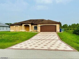 1816 Tomaso Ave in Lehigh Acres, FL - Building Photo