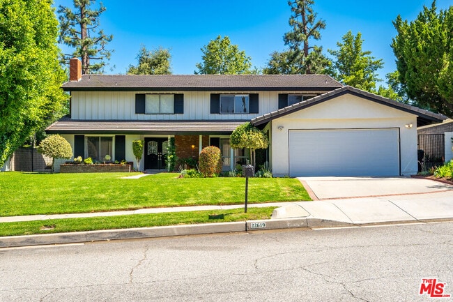 22619 Town Crier Rd in Calabasas, CA - Building Photo - Building Photo