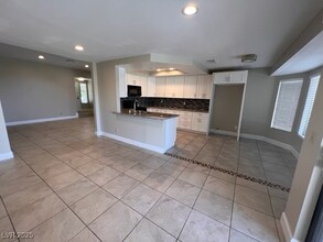 3012 Harborside Dr in Las Vegas, NV - Foto de edificio - Building Photo