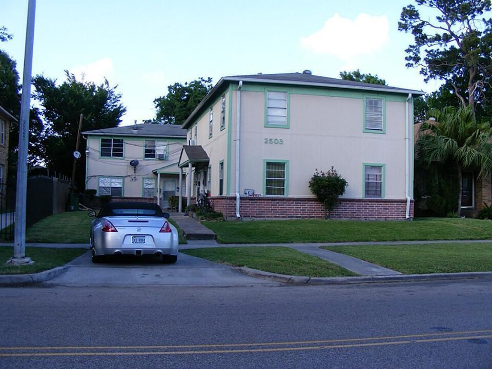 2501 Cleburne St in Houston, TX - Building Photo