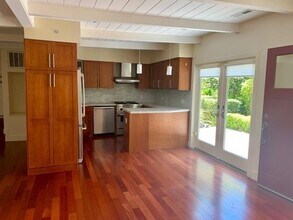 8 Mounds Rd in San Mateo, CA - Building Photo - Building Photo