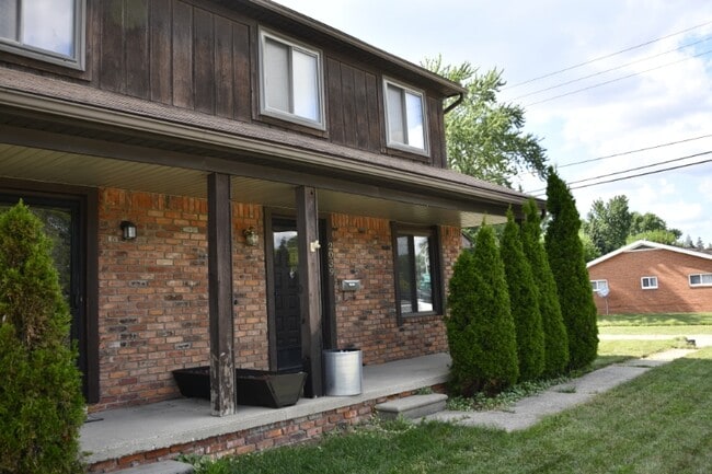 property at 2039 N Campbell Rd