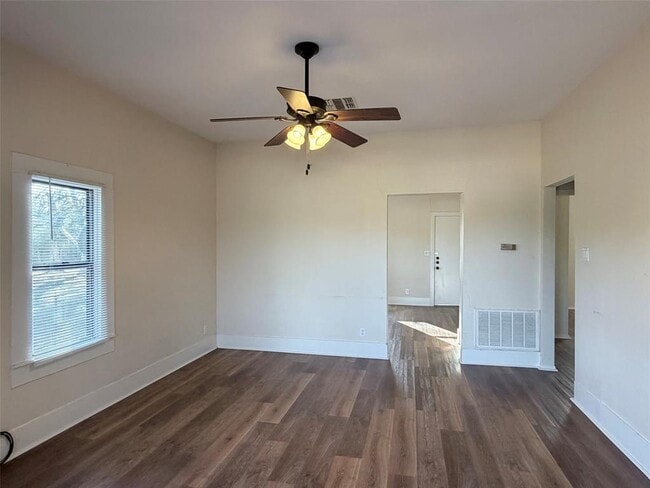 1504 Watterson Rd in Red Rock, TX - Building Photo - Building Photo