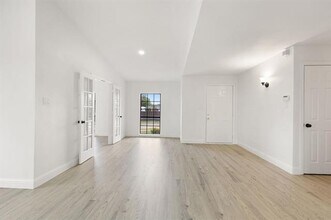 2233 Marble Falls Dr in Carrollton, TX - Building Photo - Building Photo