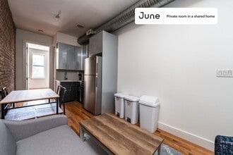 Private bedroom in 3 bed/1 bath Home in New York, NY - Building Photo - Building Photo