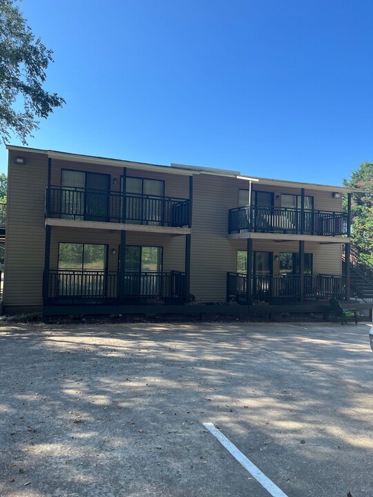 832 Washington St NW in Gainesville, GA - Foto de edificio