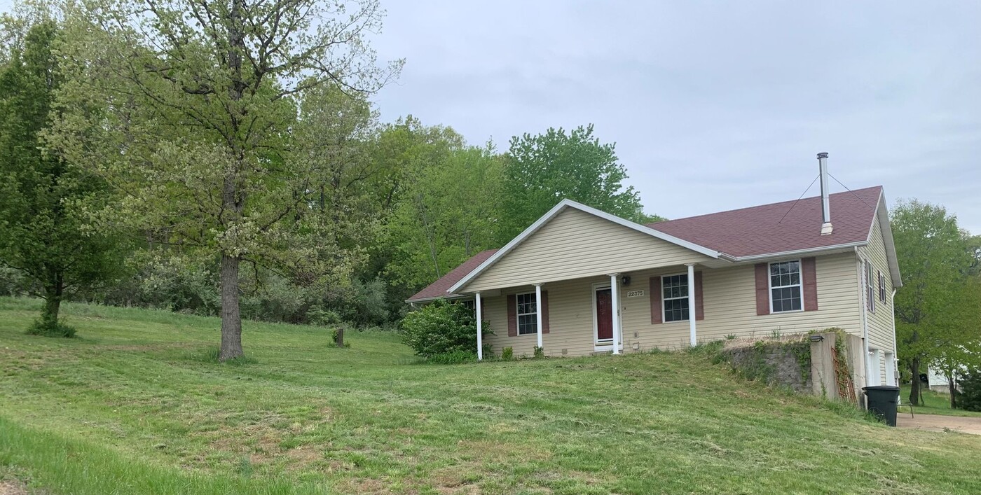 22375 Twig Ln in St. Robert, MO - Building Photo