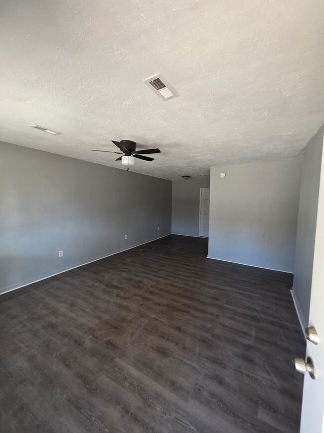 737 St Nicholas Dr in Sauget, IL - Building Photo - Building Photo