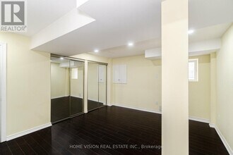 6 Nova Scotia Rd in Brampton, ON - Building Photo - Building Photo